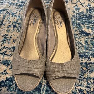 Life Stride Tan Espadrille Peep-Toe Shoes